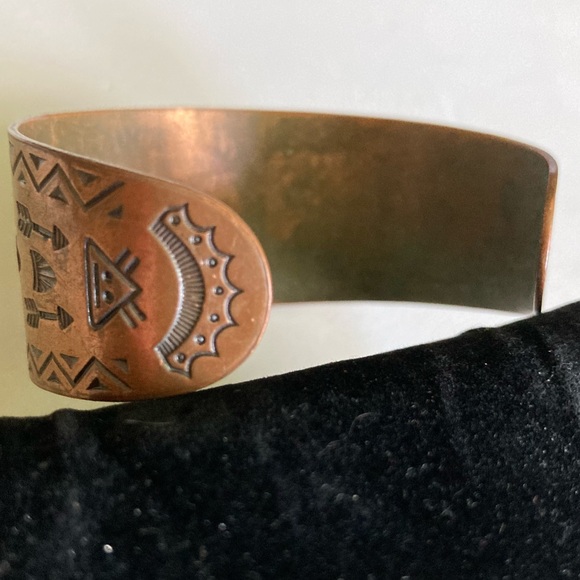 Copper Cuff Bracelet. Vintage Native American Solid Cpr Thunderbird Arrow Cuff - Picture 4 of 10